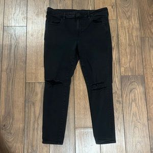 American Eagle Distressed Jeggings. Size 14 Short